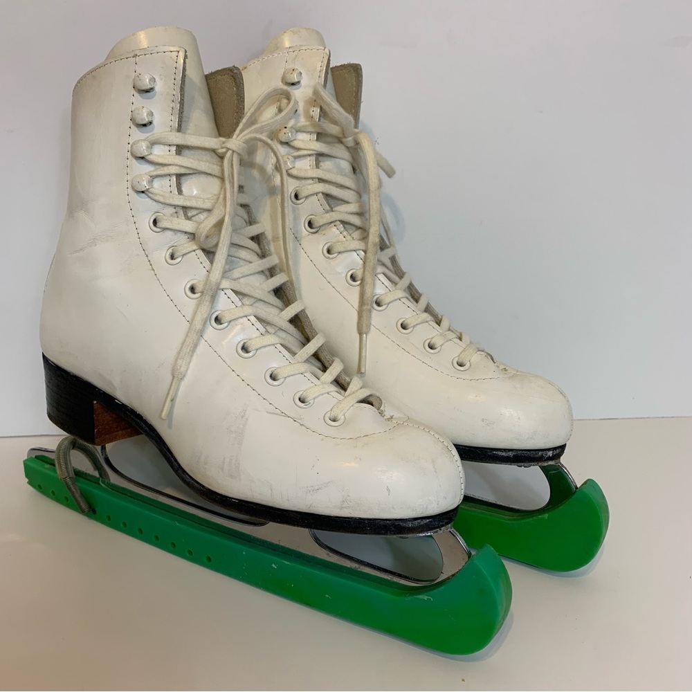 Riedell Ice Figure Skates Size 4 M with Blade Guards
